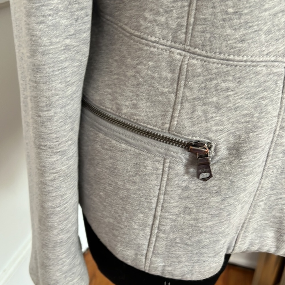 Gap Jacket 🤍 - Picture 3 of 12